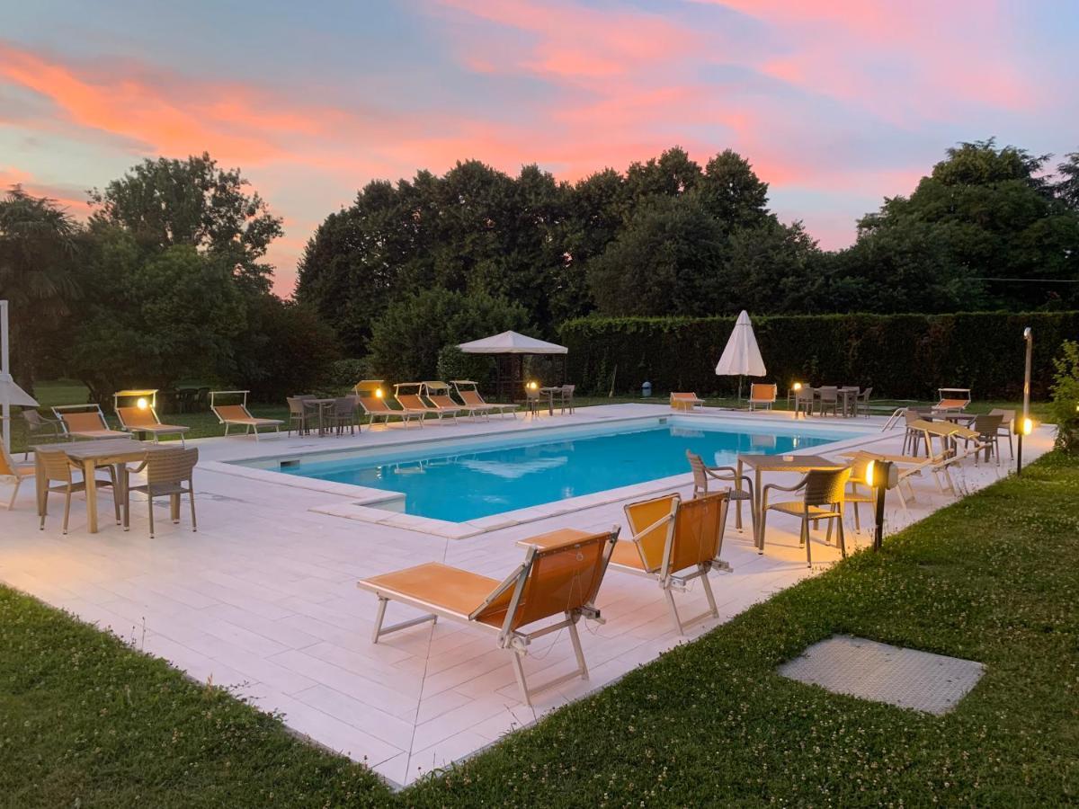 Hotel Le Ville Modena Luaran gambar