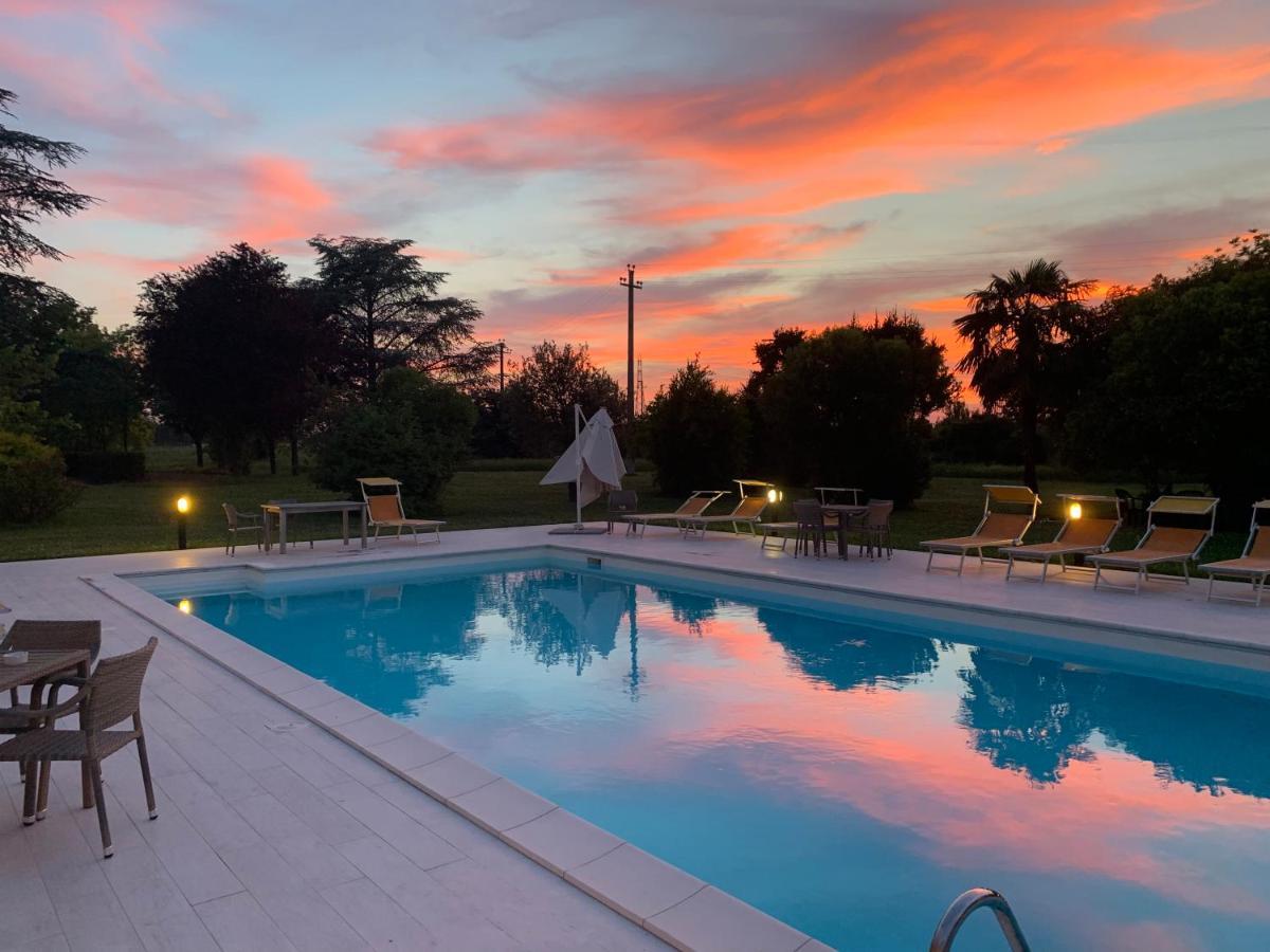 Hotel Le Ville Modena Luaran gambar