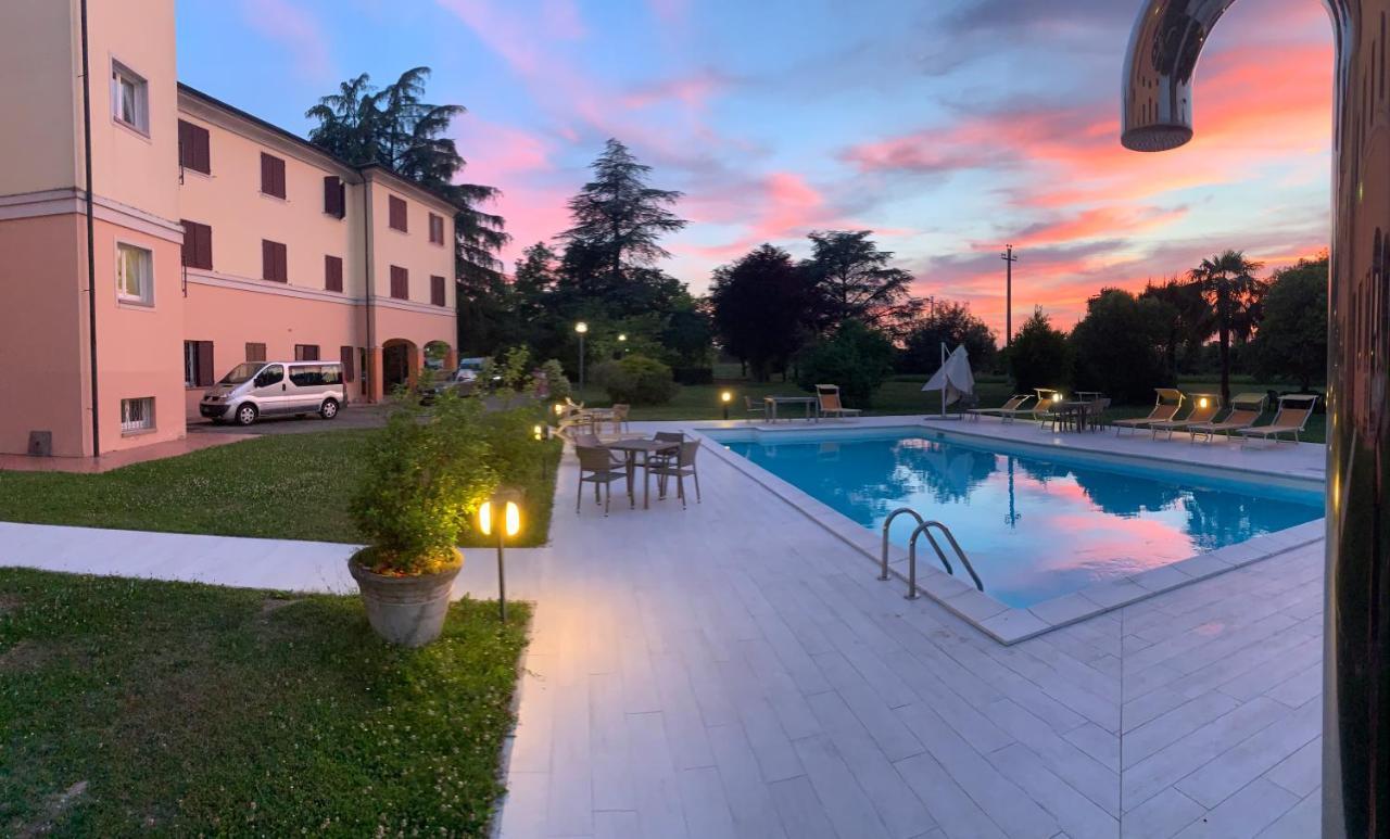 Hotel Le Ville Modena Luaran gambar