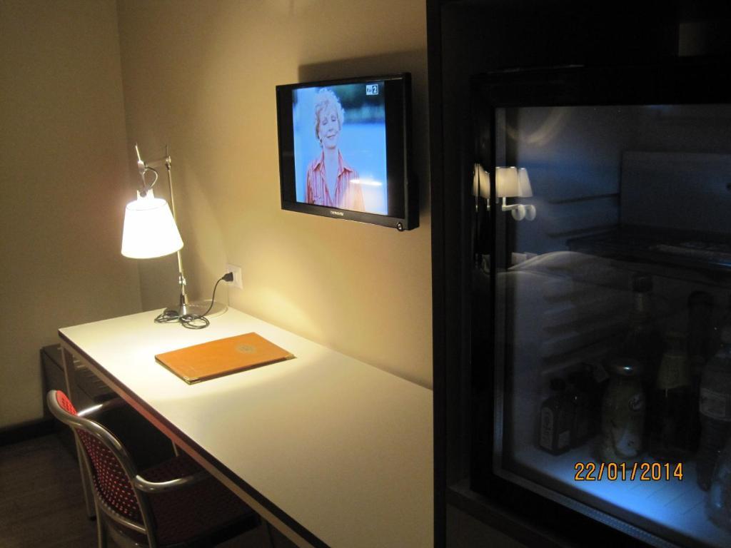 Hotel Le Ville Modena Luaran gambar