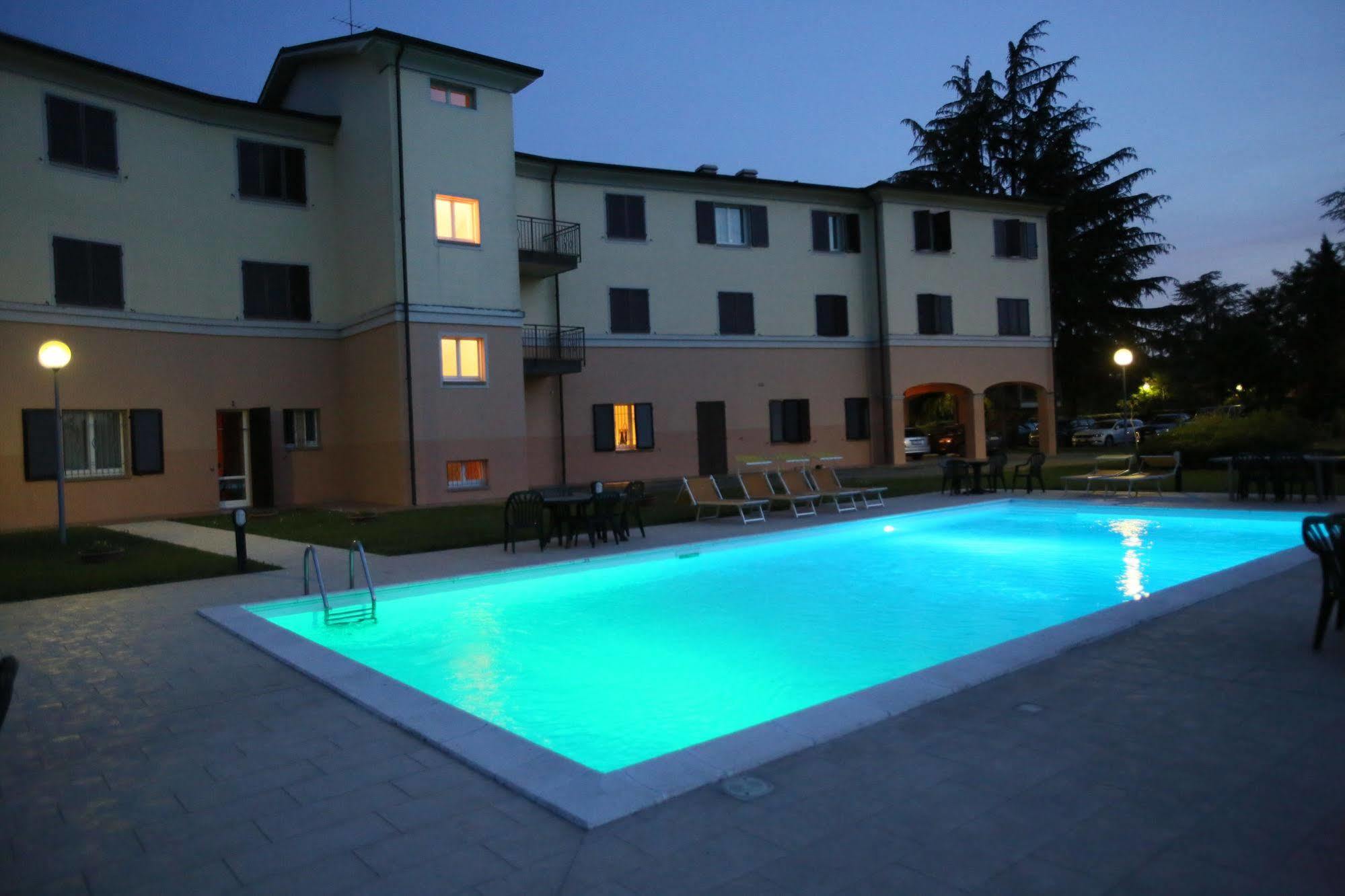 Hotel Le Ville Modena Luaran gambar