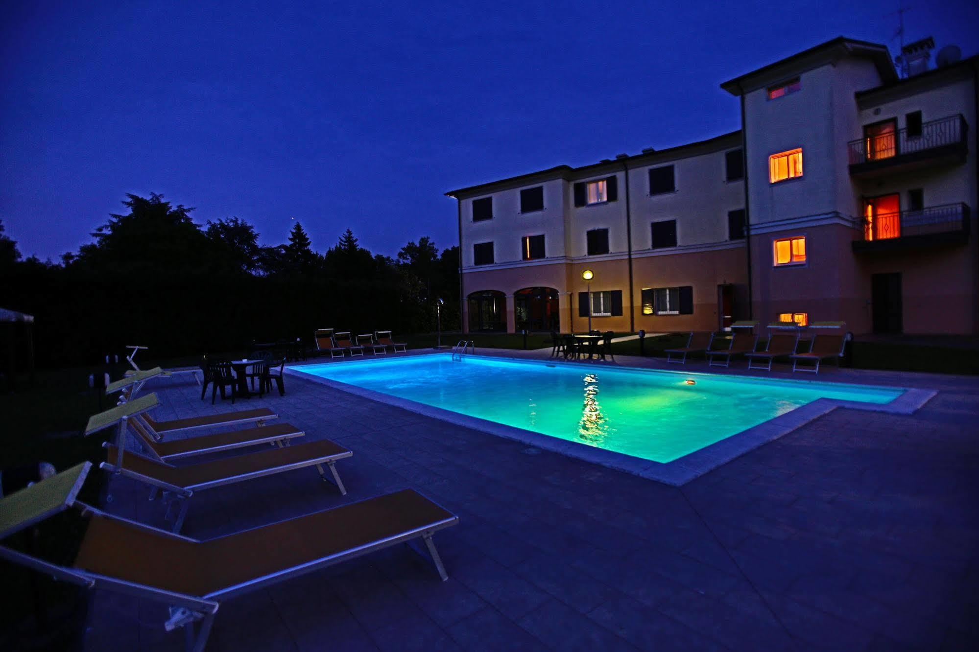 Hotel Le Ville Modena Luaran gambar
