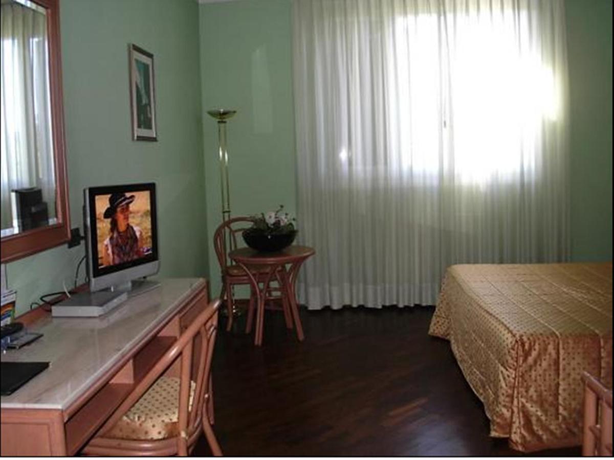 Hotel Le Ville Modena Bilik gambar